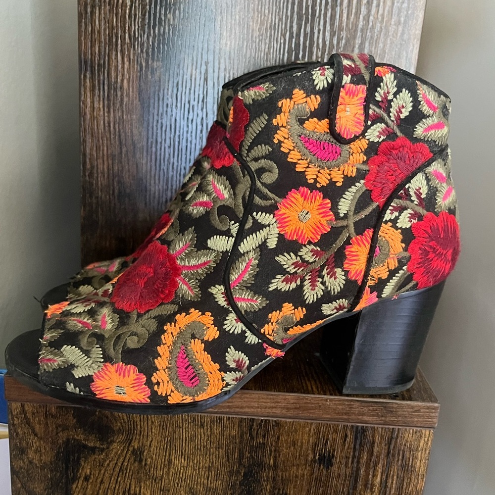 Crown Vintage Frankie Floral Emboidered Open Toe Ankle Bootie Heels Women’s